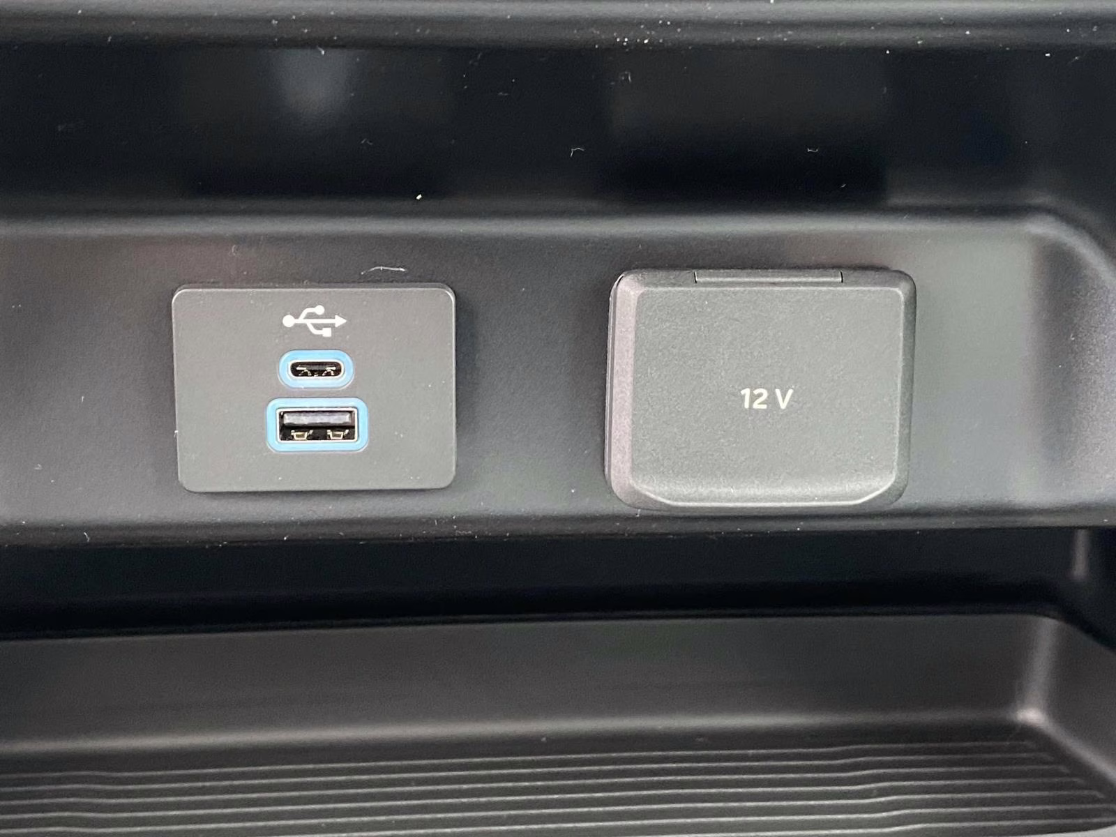 2026 Oxford White Ford Super Duty F-350 DRW XL 4X4 Chassis