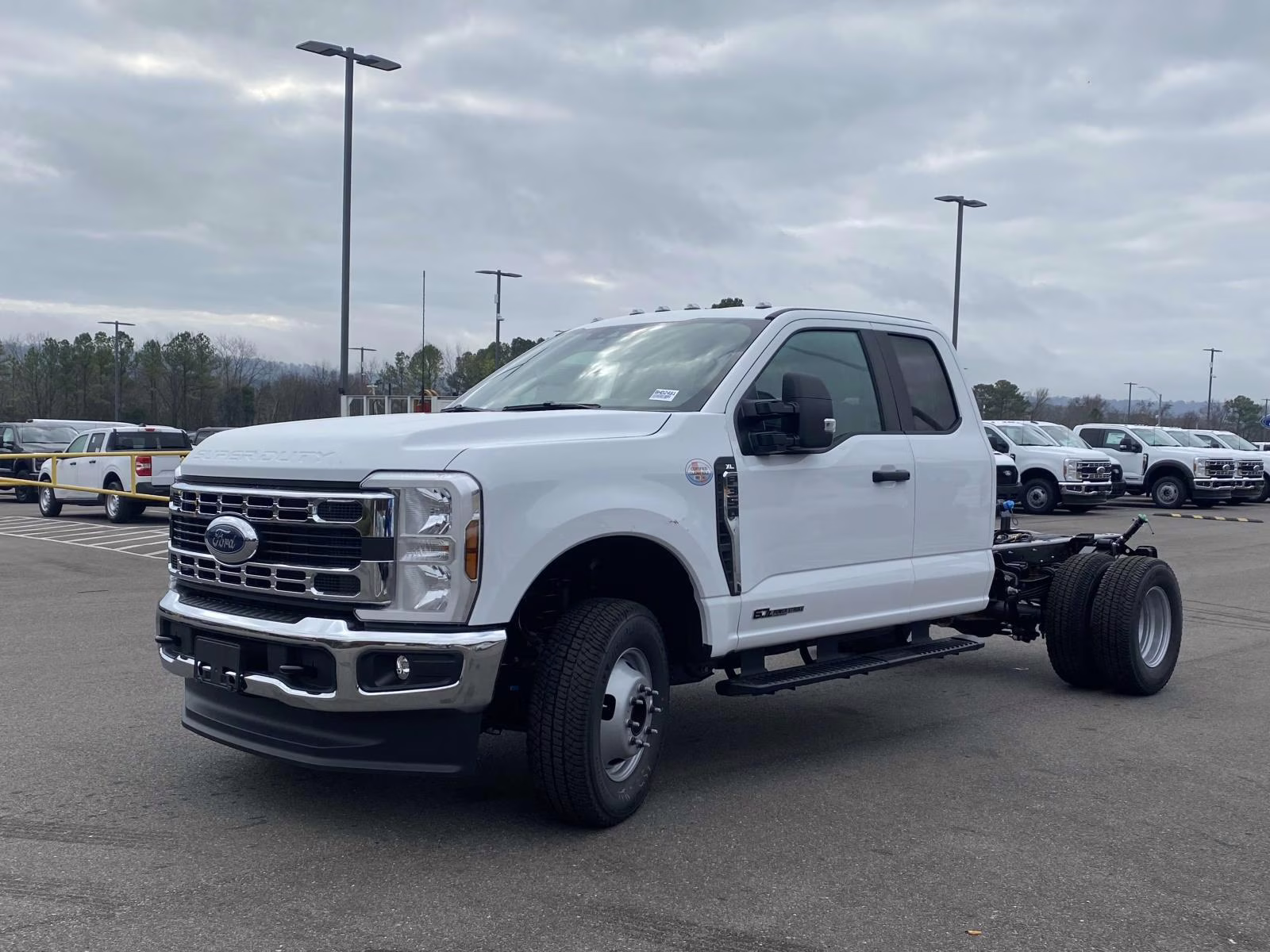 2026 Oxford White Ford Super Duty F-350 DRW XL 4X4 Chassis