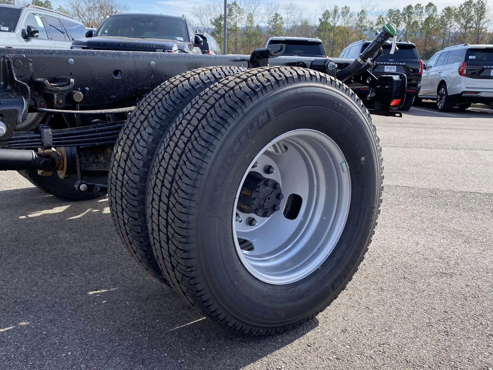 2026 Oxford White Ford Super Duty F-350 DRW XL 4X4 Chassis