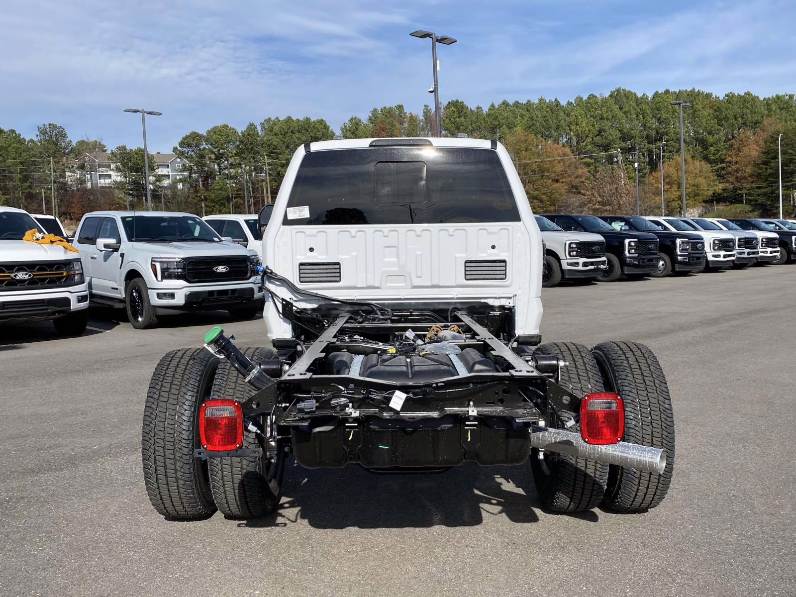 2026 Oxford White Ford Super Duty F-350 DRW XL 4X4 Chassis