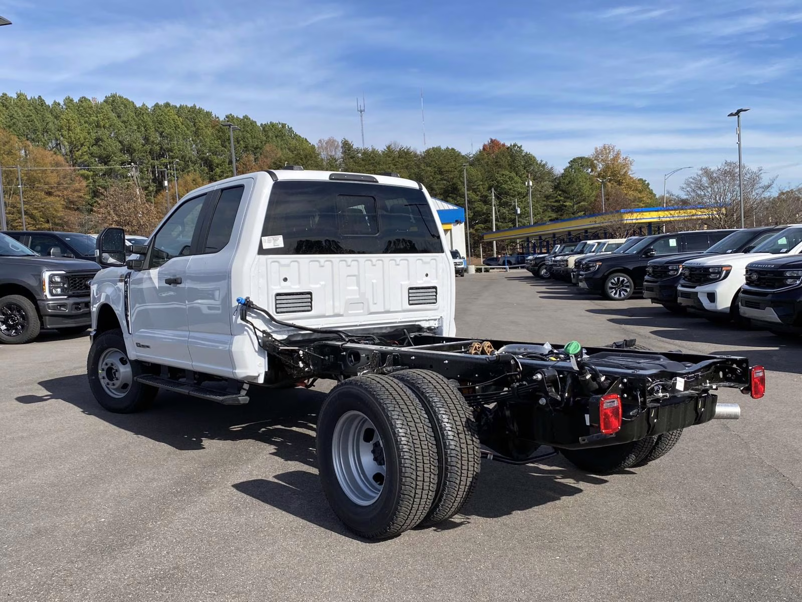2026 Oxford White Ford Super Duty F-350 DRW XL 4X4 Chassis