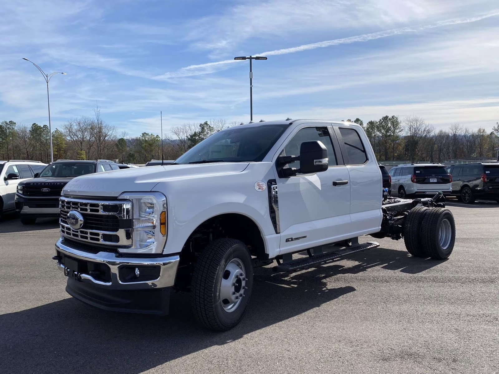 2026 Oxford White Ford Super Duty F-350 DRW XL 4X4 Chassis