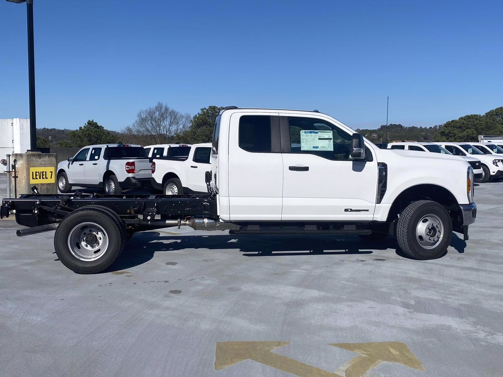 2026 Oxford White Ford Super Duty F-350 DRW XL 4X4 Chassis