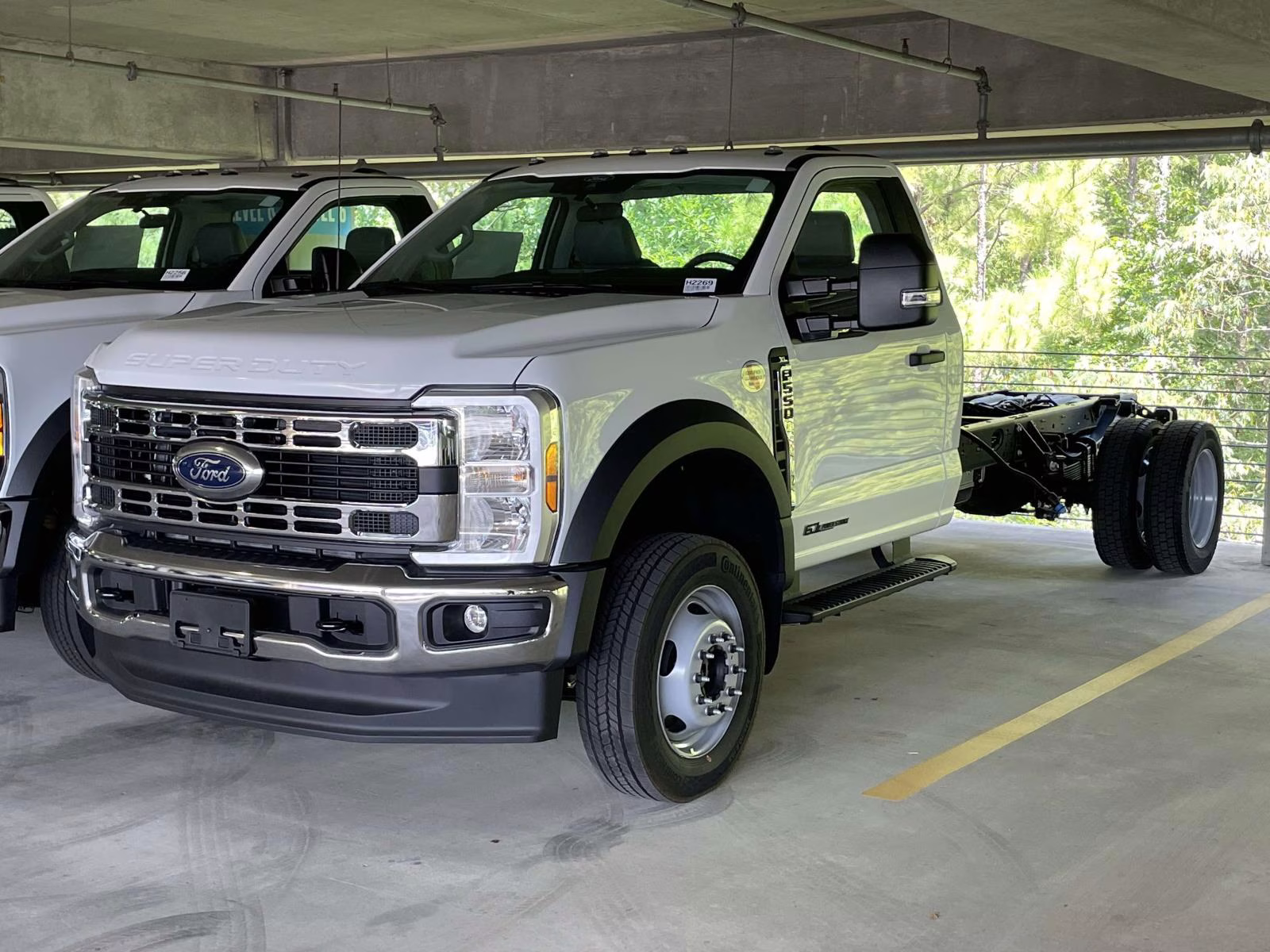 2025 Oxford White Ford Super Duty F-550 DRW XL 4X4 Chassis