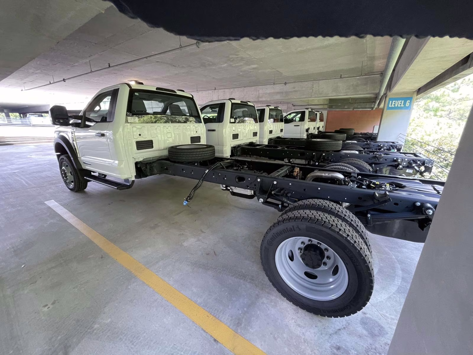 2025 Oxford White Ford Super Duty F-550 DRW XL 4X4 Chassis