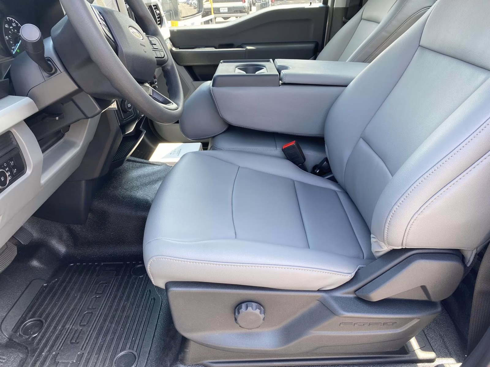 2025 Oxford White Ford F-600SD XL RWD Chassis