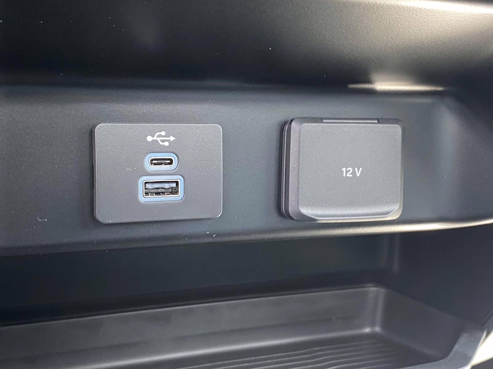 2025 Oxford White Ford F-600SD XL RWD Chassis