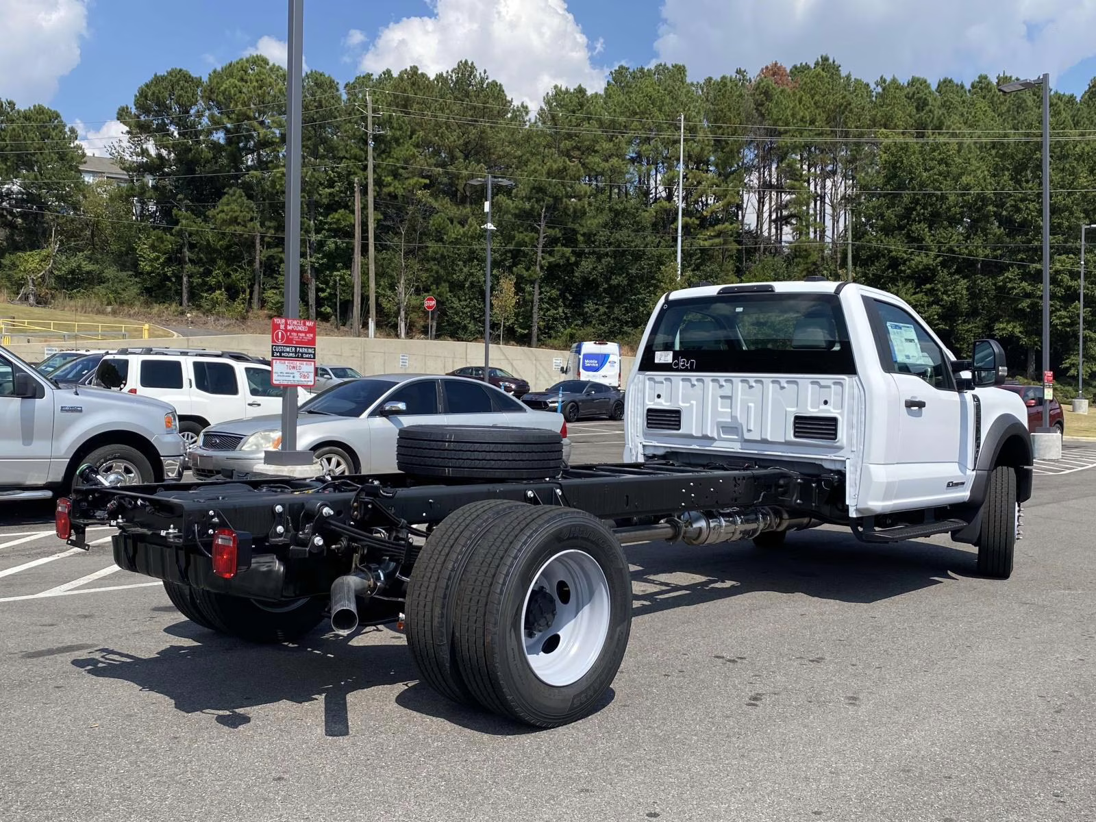 2025 Oxford White Ford F-600SD XL RWD Chassis