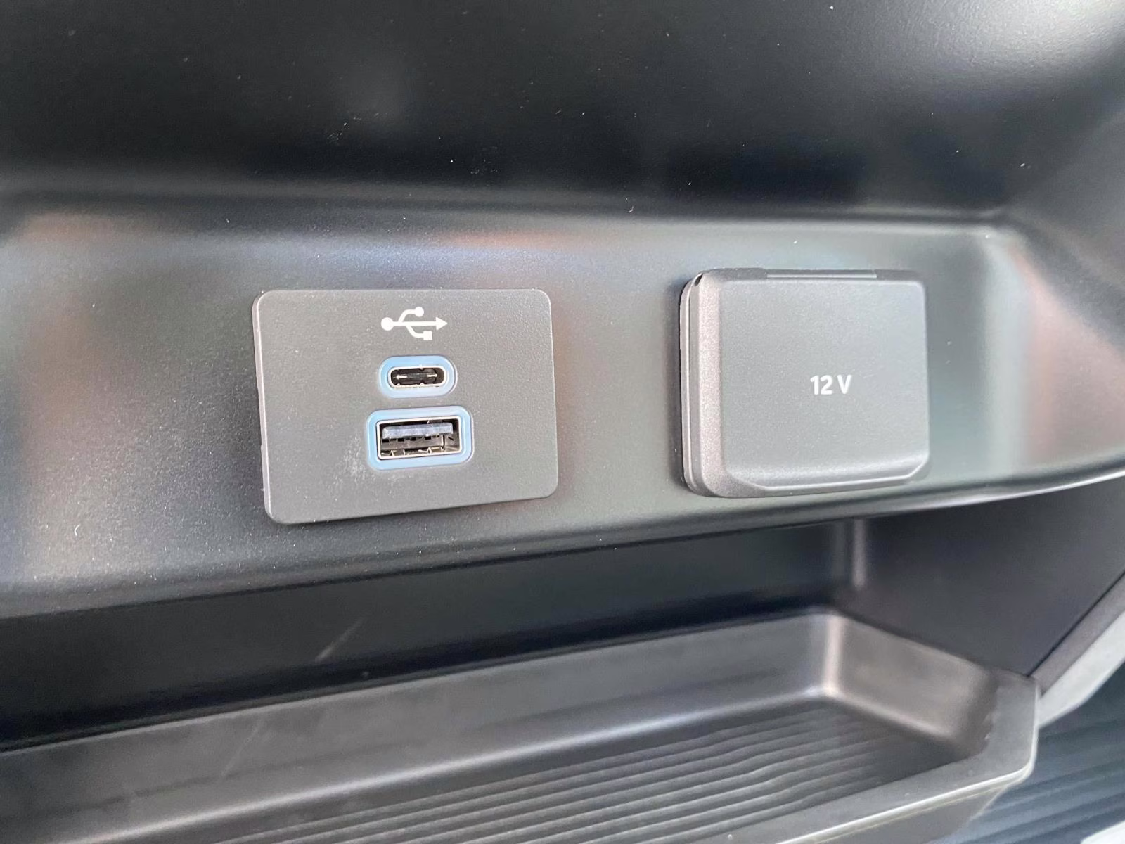 2025 Oxford White Ford F-600SD XL RWD Chassis