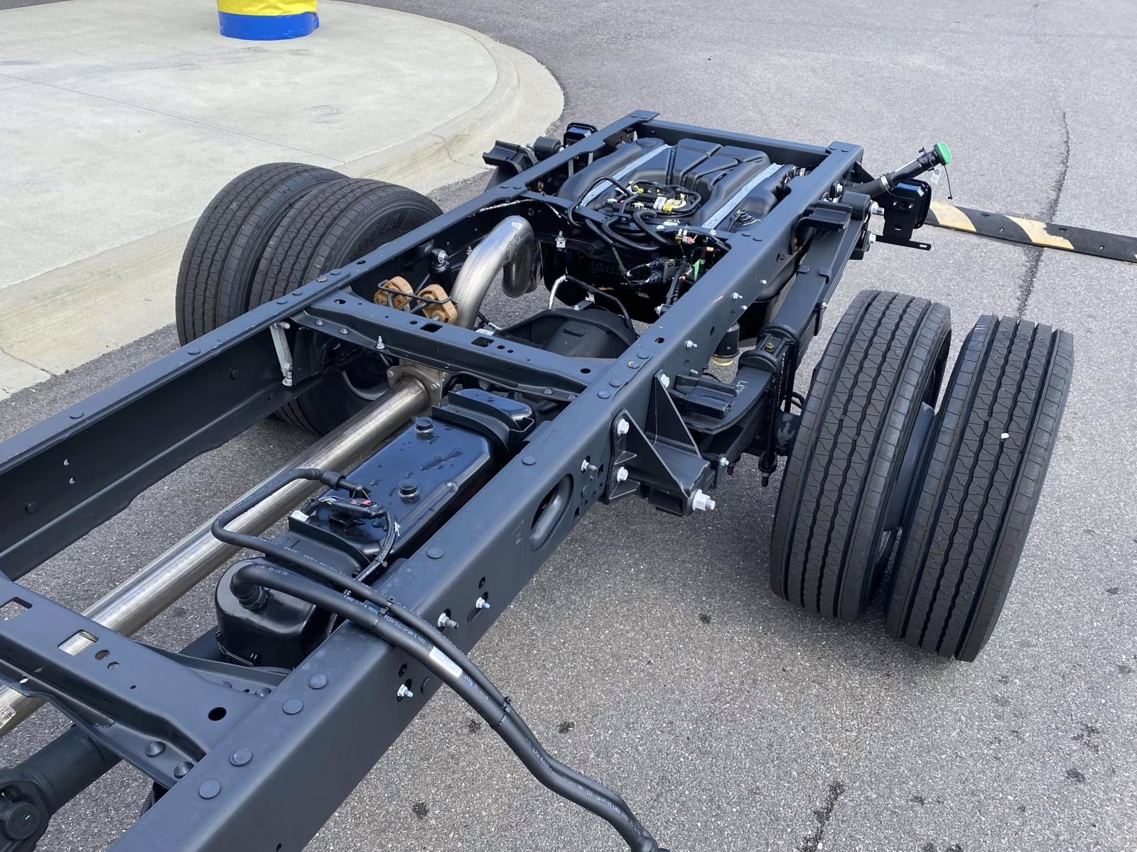 2025 Oxford White Ford F-600SD XL RWD Chassis