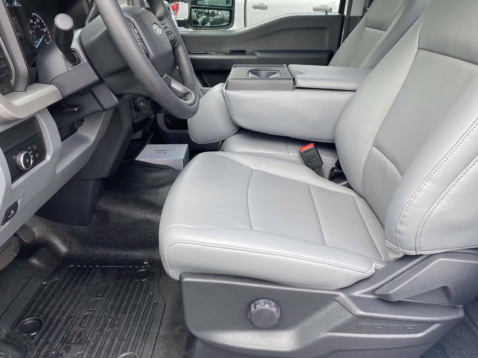 2025 Oxford White Ford F-600SD XL RWD Chassis