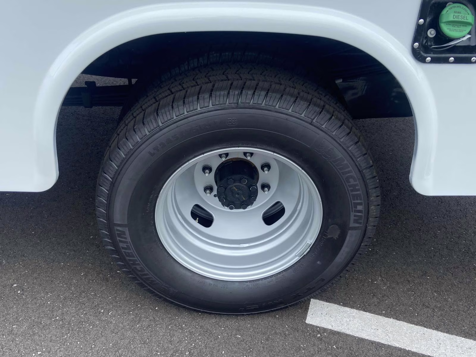 2025 Oxford White Ford Super Duty F-350 DRW XL RWD Chassis