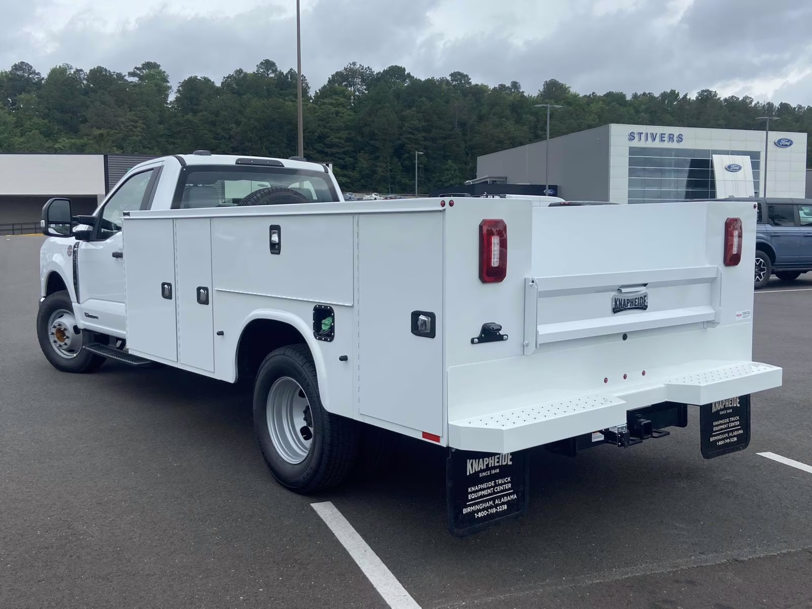 2025 Oxford White Ford Super Duty F-350 DRW XL RWD Chassis