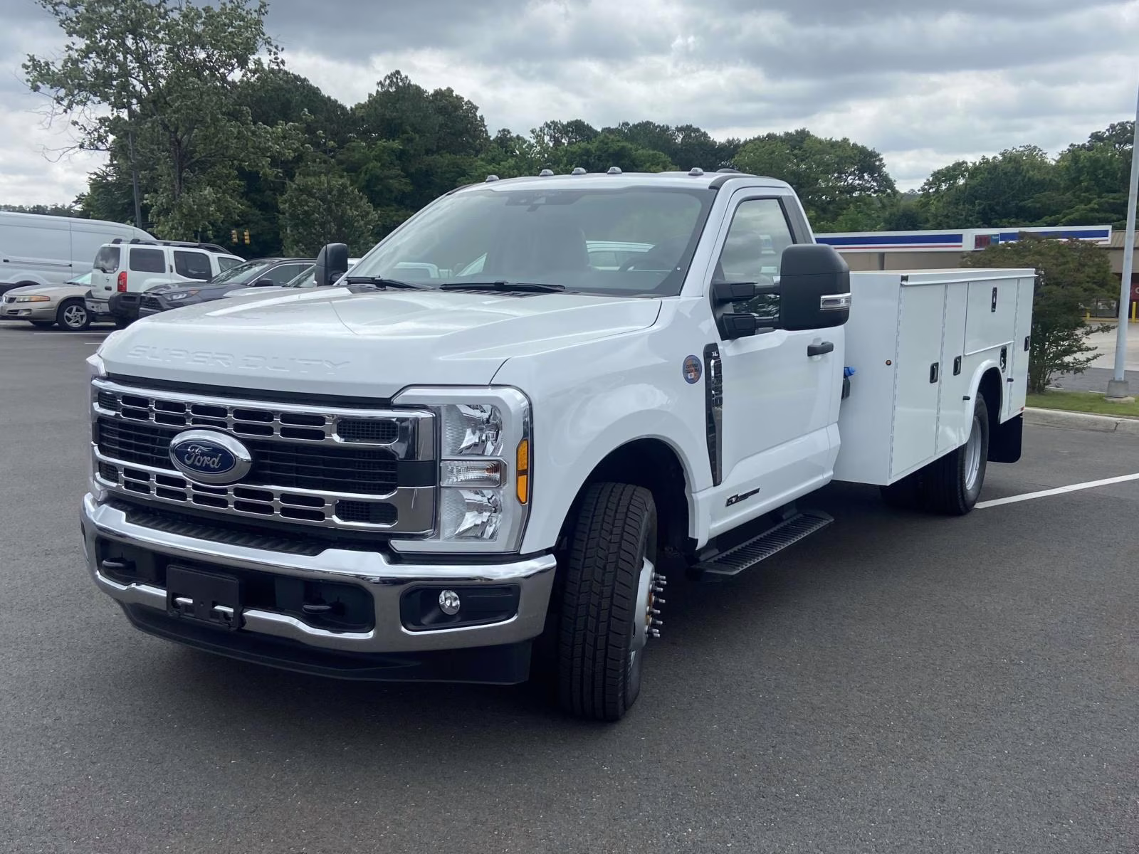 2025 Oxford White Ford Super Duty F-350 DRW XL RWD Chassis