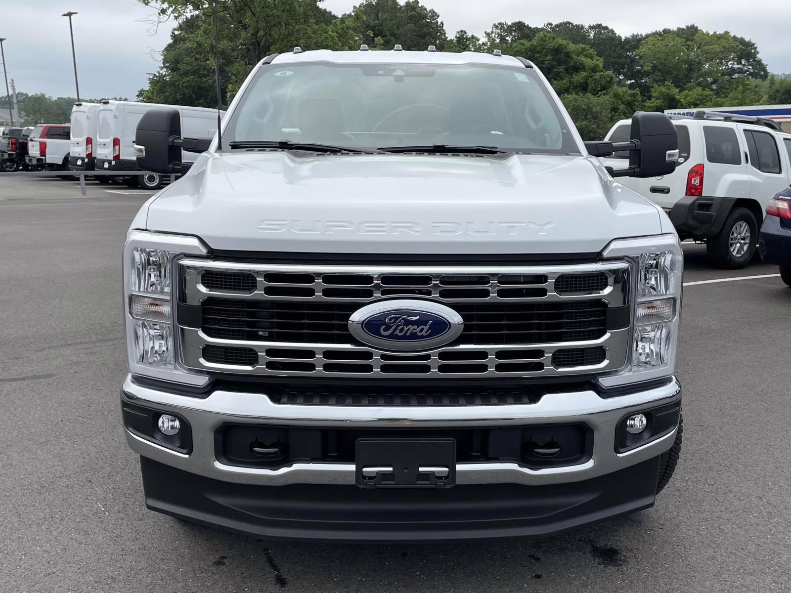 2025 Oxford White Ford Super Duty F-350 DRW XL 4X4 Chassis