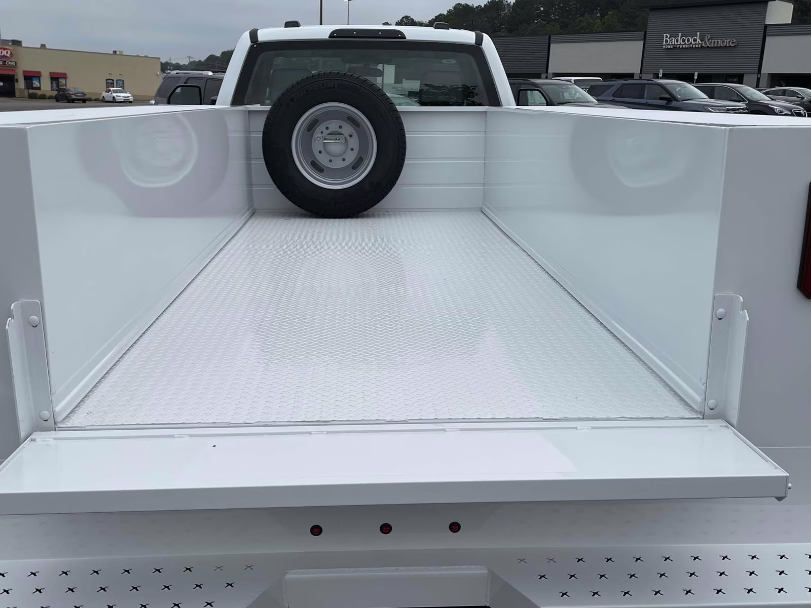2025 Oxford White Ford Super Duty F-350 DRW XL 4X4 Chassis