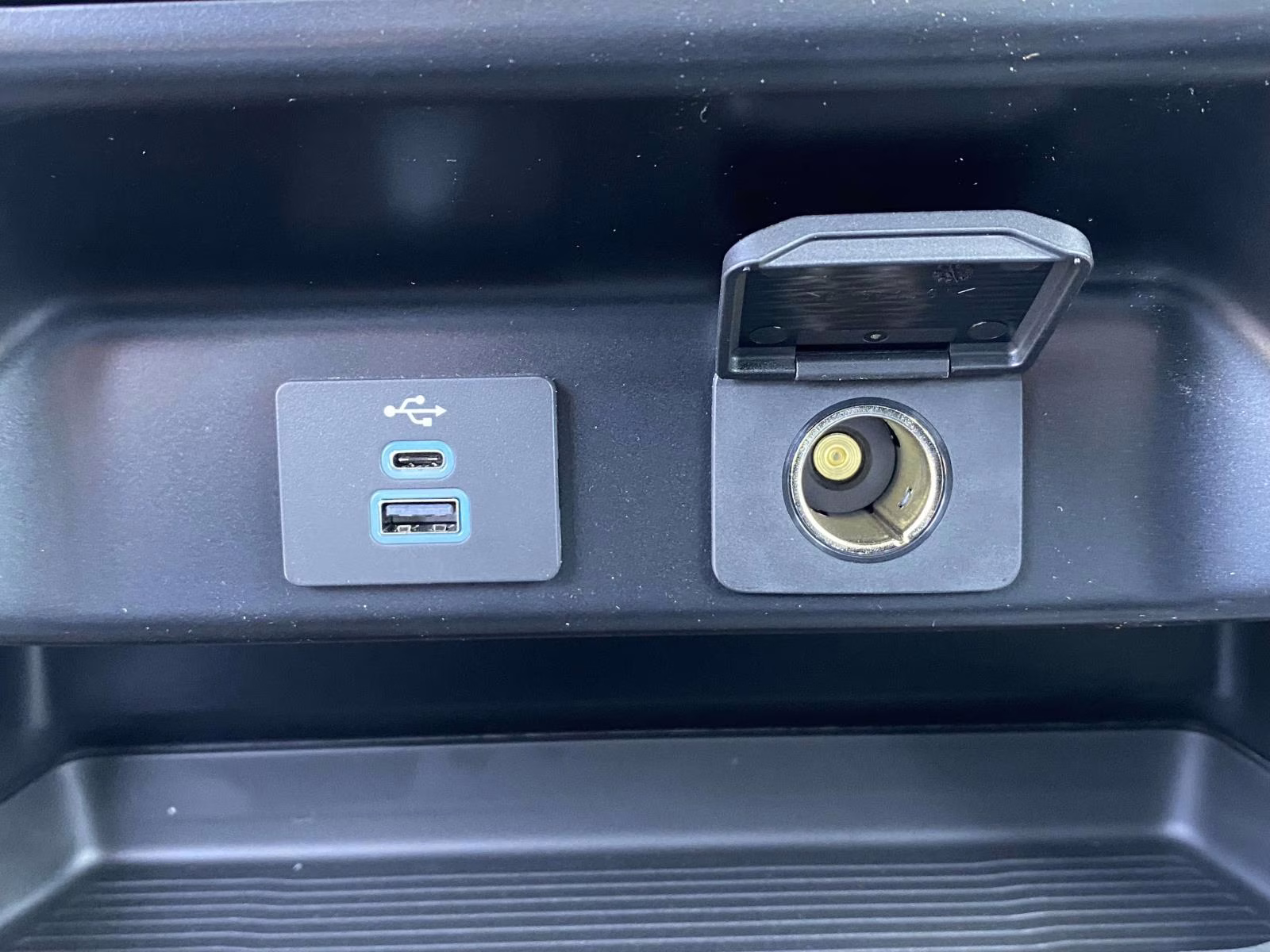 2026 Oxford White Ford Super Duty F-550 DRW XL 4X4 Chassis