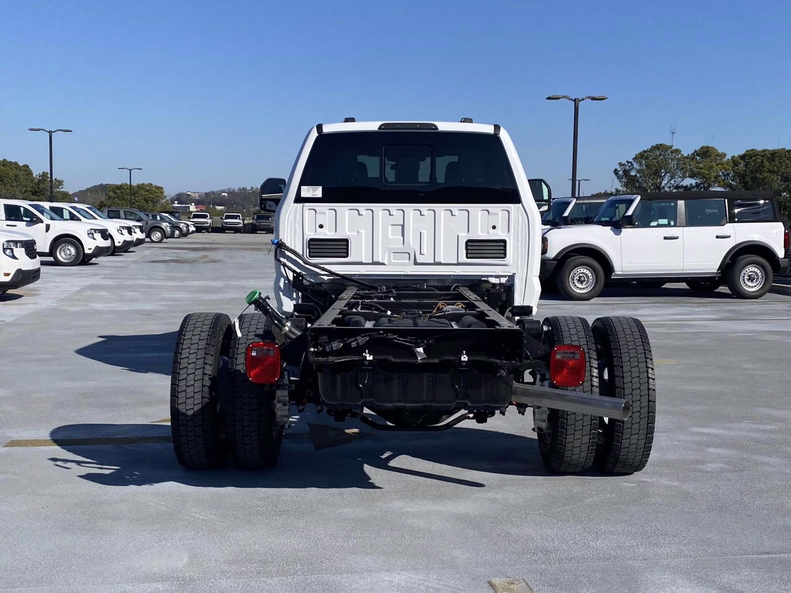 2026 Oxford White Ford Super Duty F-550 DRW XL 4X4 Chassis