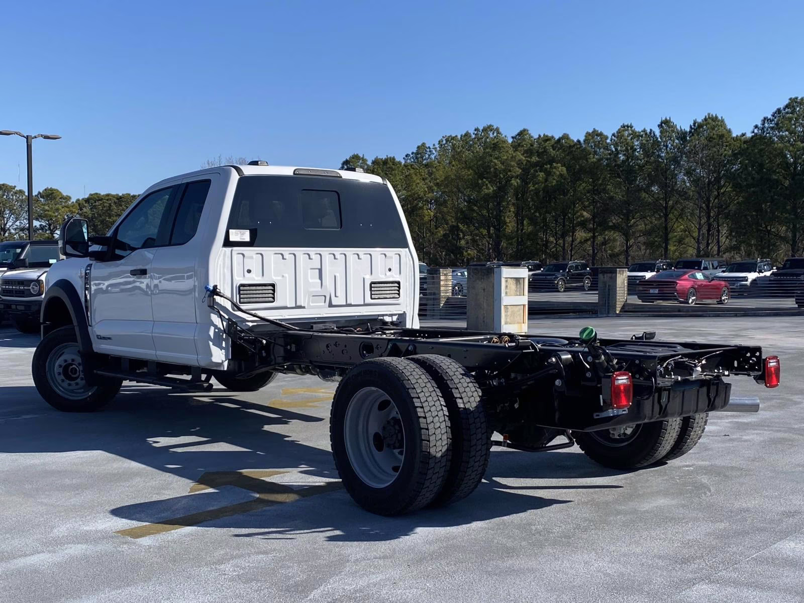 2026 Oxford White Ford Super Duty F-550 DRW XL 4X4 Chassis