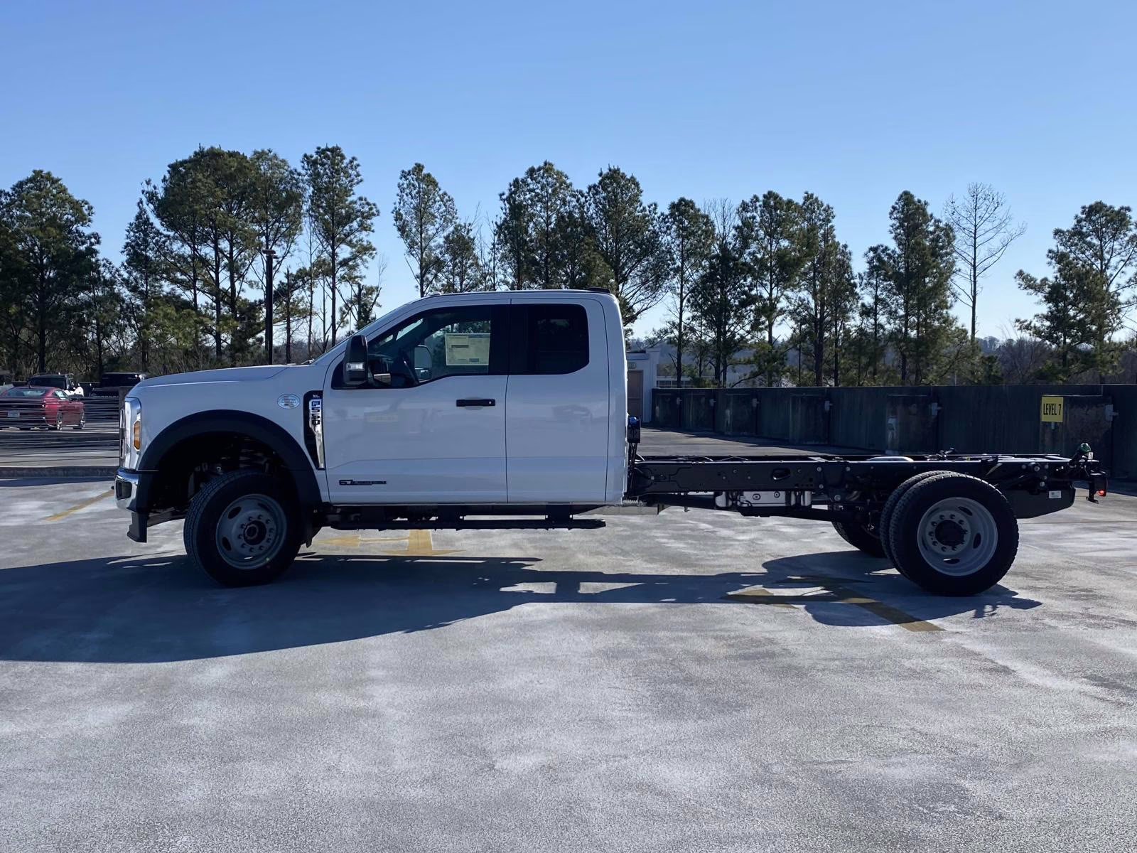2026 Oxford White Ford Super Duty F-550 DRW XL 4X4 Chassis