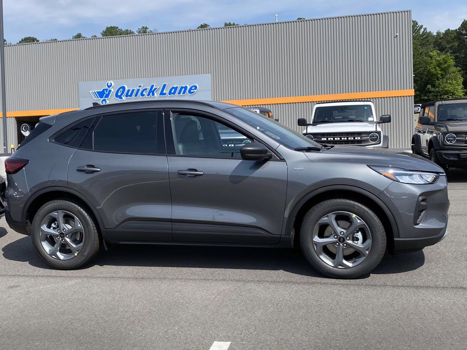 2025 Carbonized Gray Metallic Ford Escape Hybrid ST-Line FWD SUV