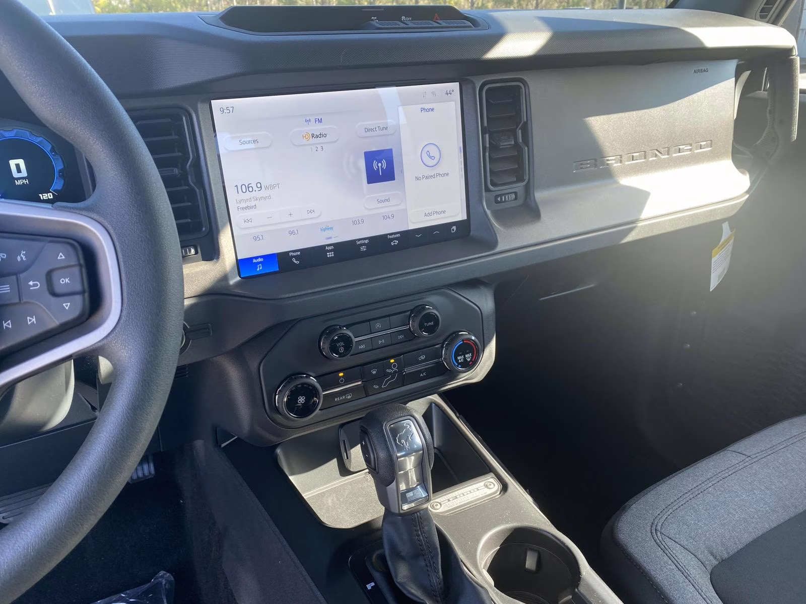 2025 Oxford White Ford Bronco Base 4X4 SUV