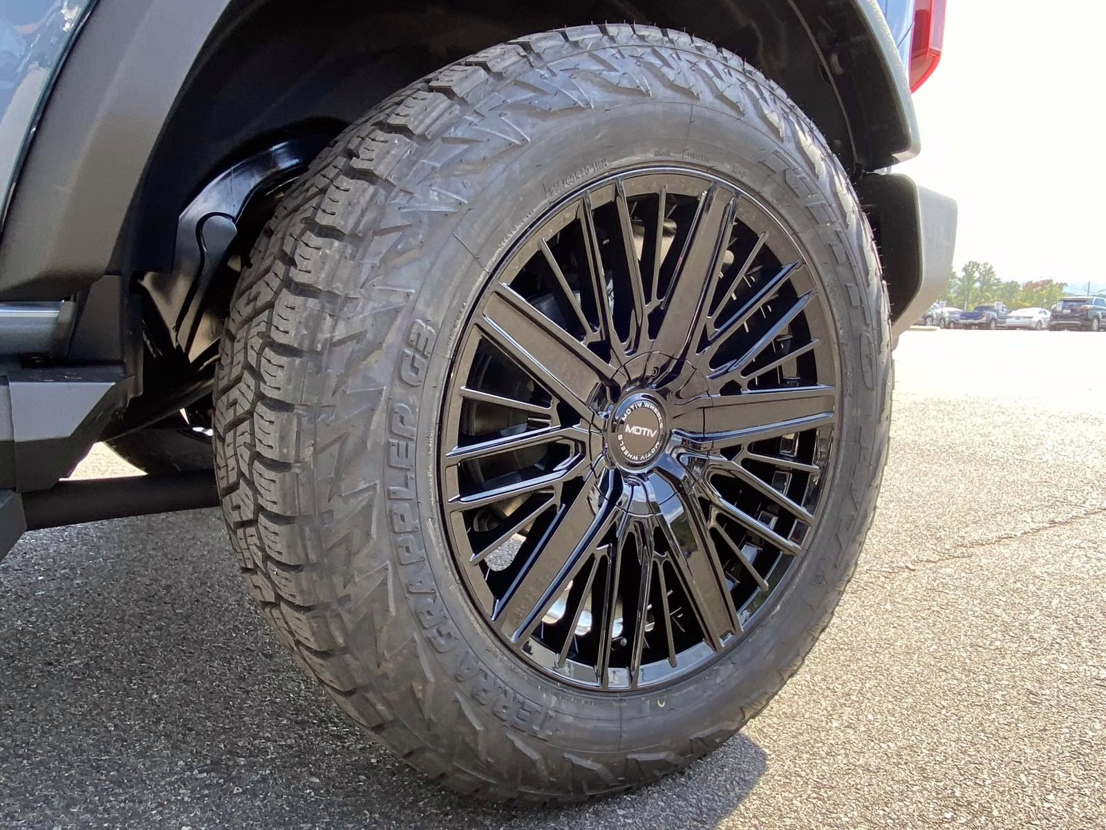 2025 Azure Gray Metallic Tri-Coat Ford Bronco Base 4X4 SUV