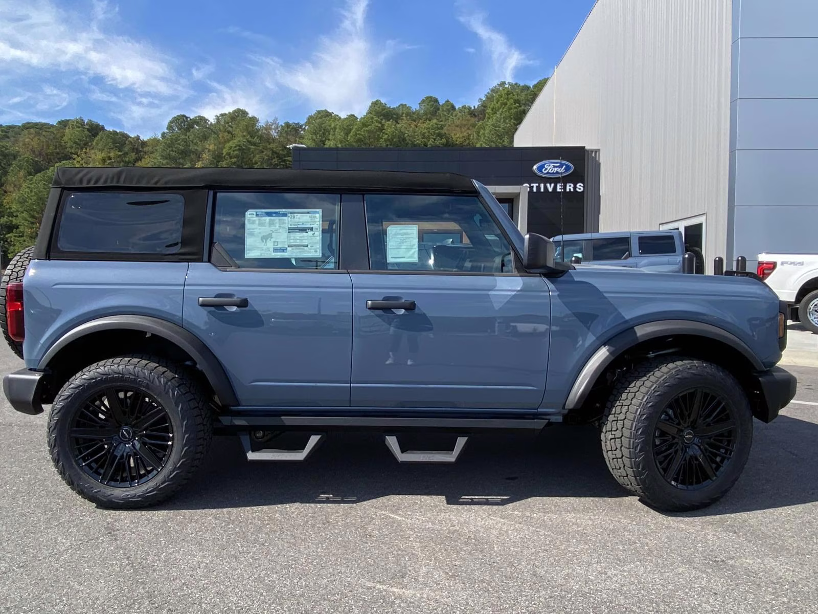 2025 Azure Gray Metallic Tri-Coat Ford Bronco Base 4X4 SUV