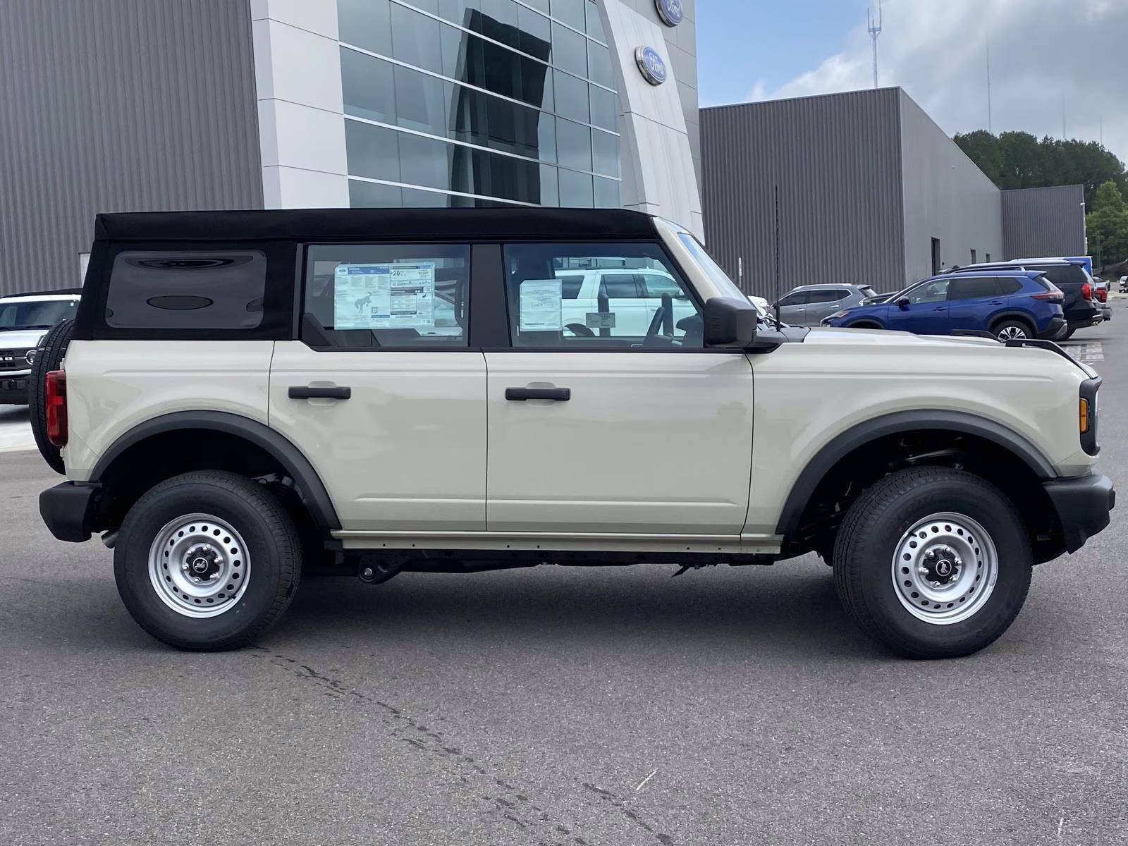 2025 Desert Sand Ford Bronco Base 4X4 SUV