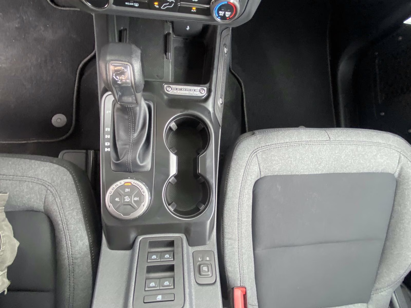 2025 Oxford White Ford Bronco Base 4X4 SUV