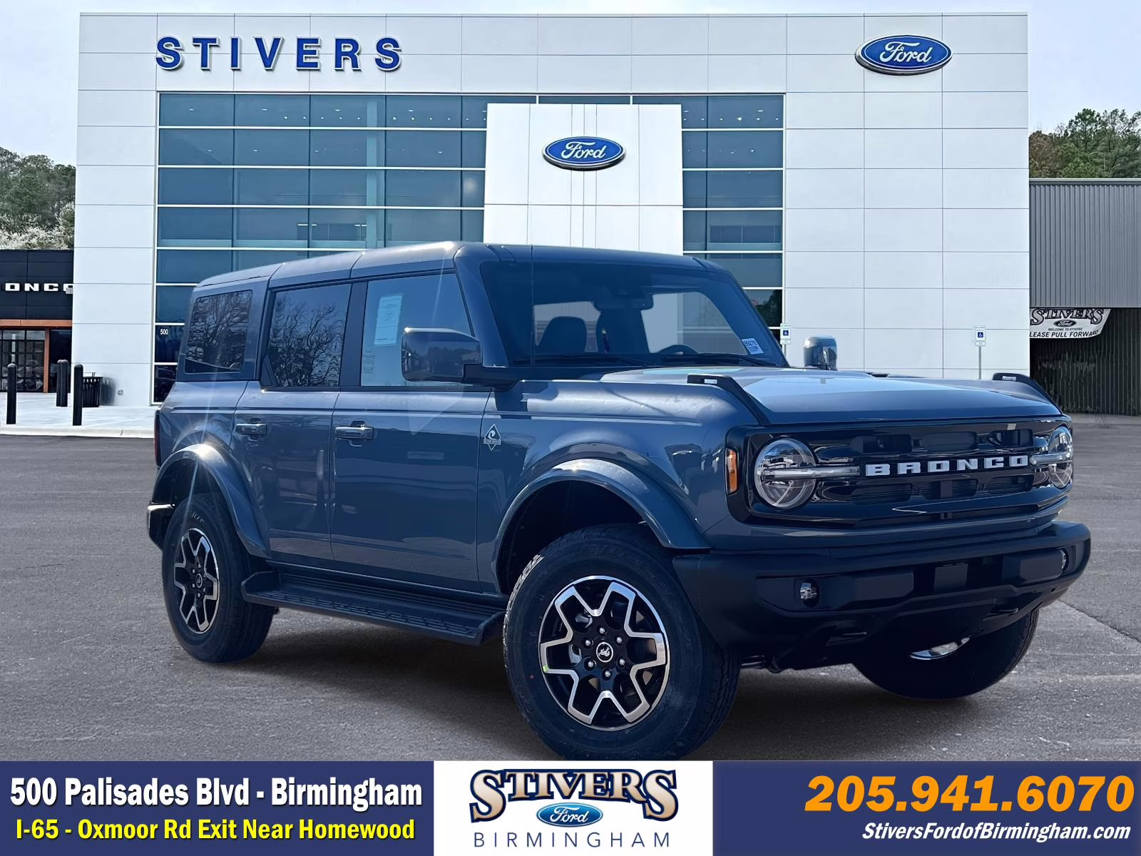 2025 Azure Gray Metallic Tri-Coat Ford Bronco Outer Banks 4X4 SUV