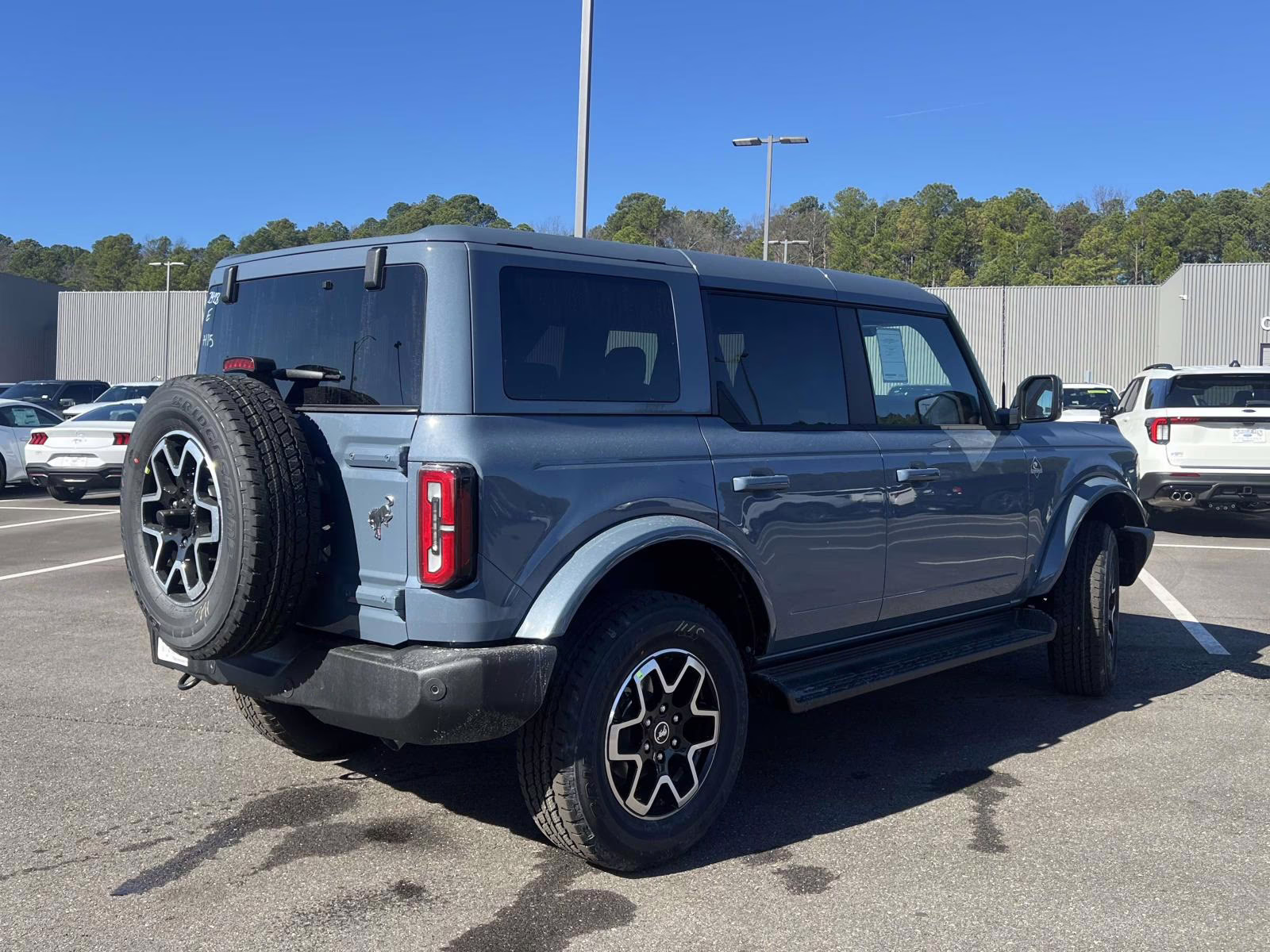 2025 Azure Gray Metallic Tri-Coat Ford Bronco Outer Banks 4X4 SUV