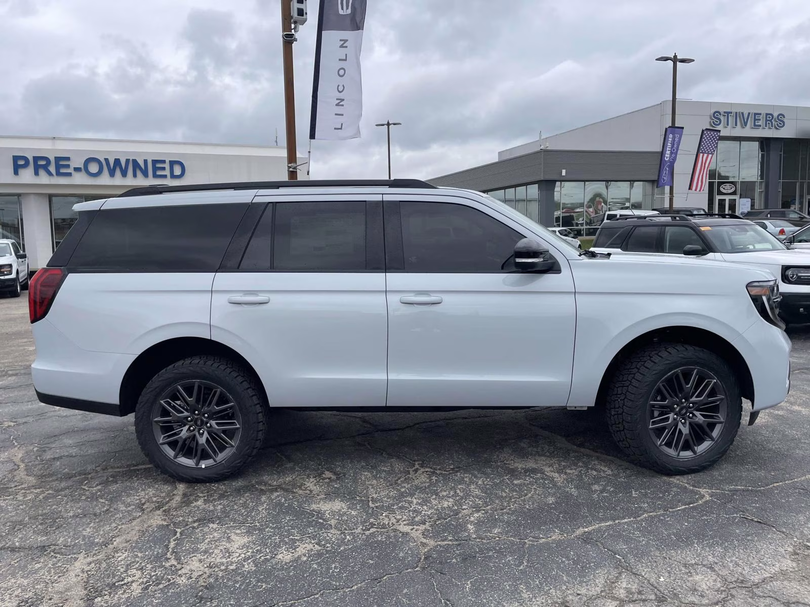 2026 Space Silver Metallic Ford Expedition Platinum 4X4 SUV