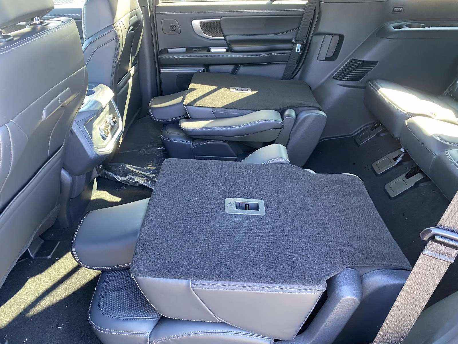 2025 Dark Matter Gray Metallic Ford Expedition Platinum 4X4 SUV