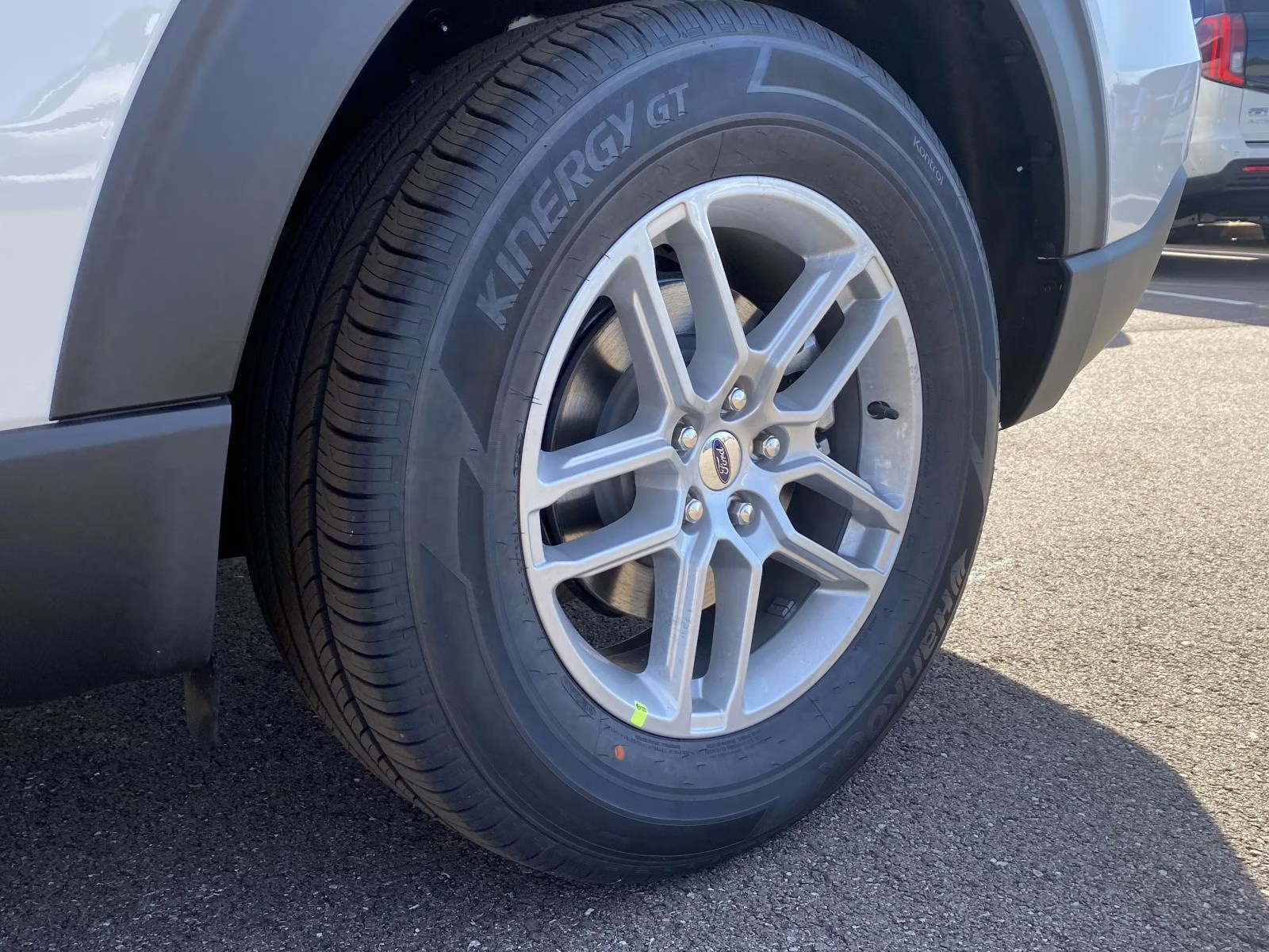 2026 White Metallic Ford Explorer Active RWD SUV