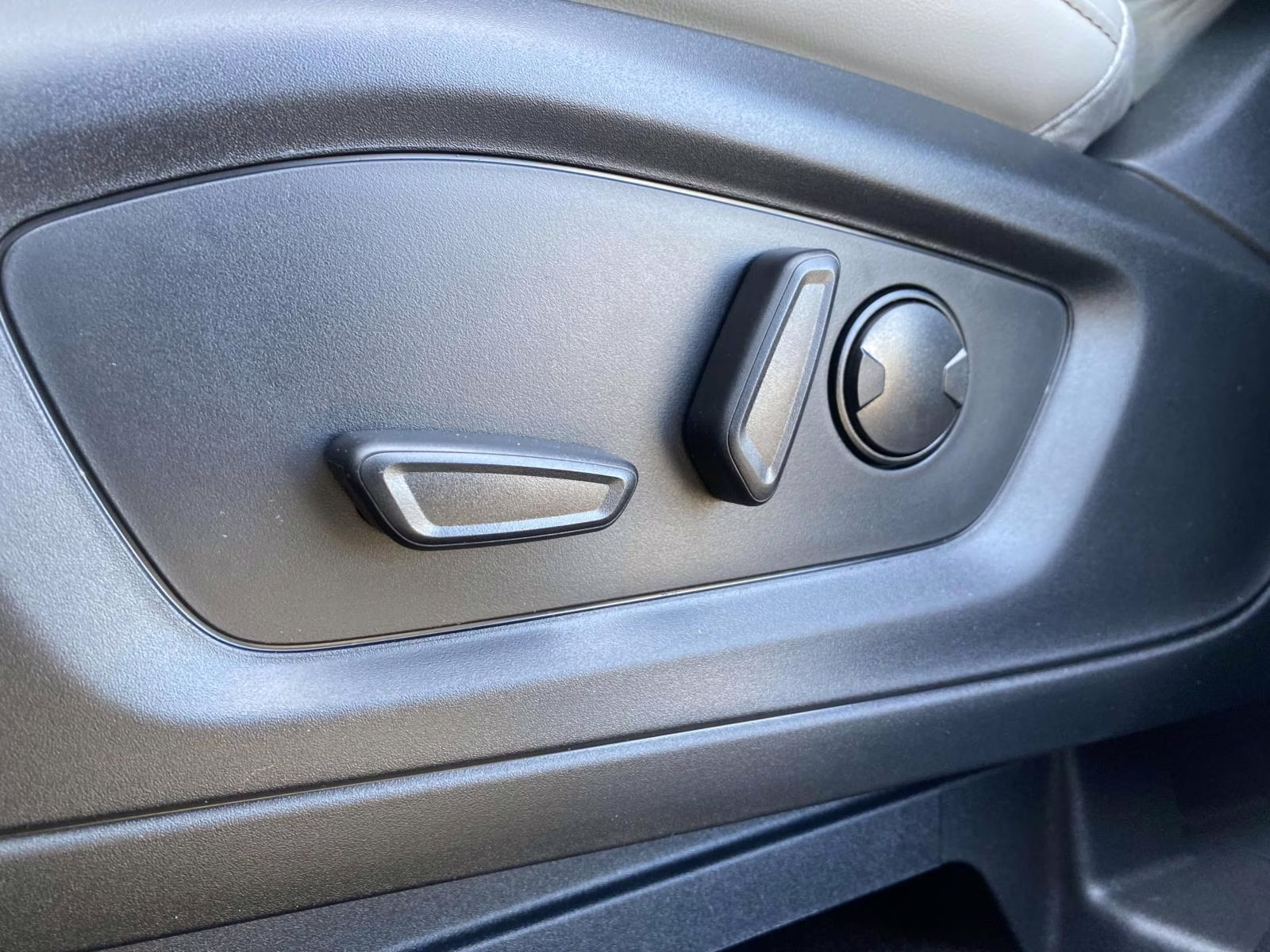 2026 White Metallic Ford Explorer Active RWD SUV