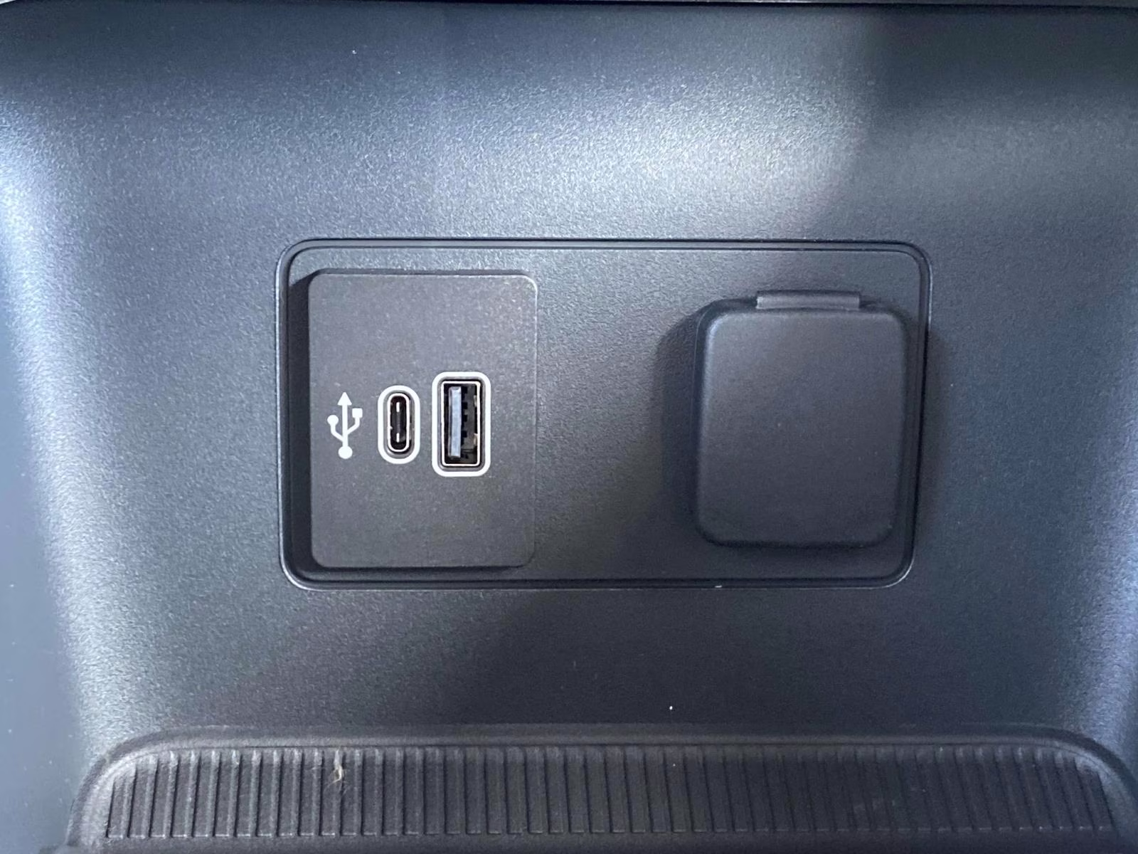 2026 White Metallic Ford Explorer Active RWD SUV