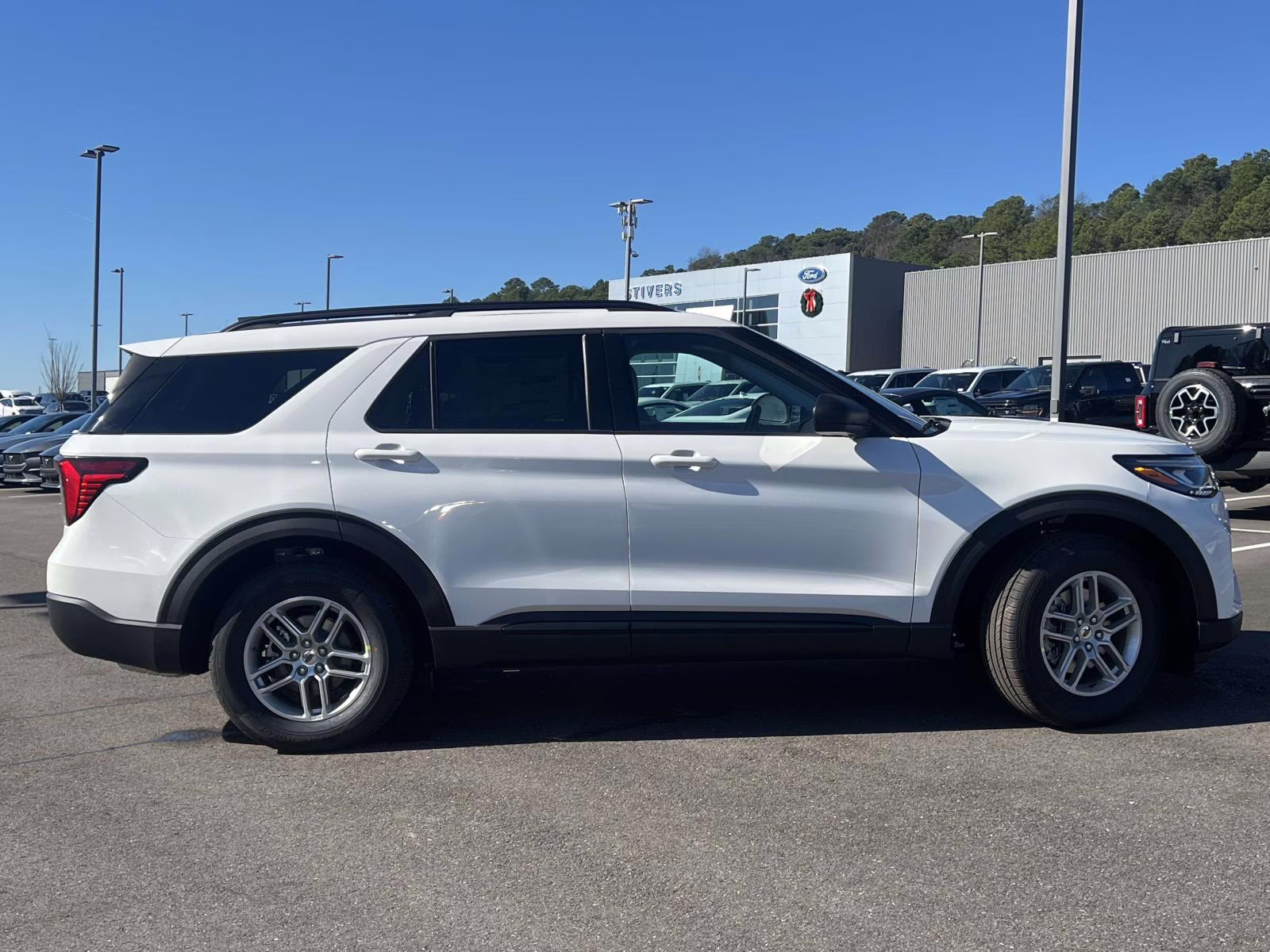 2026 Star White Metallic Tri-Coat Ford Explorer Active RWD SUV