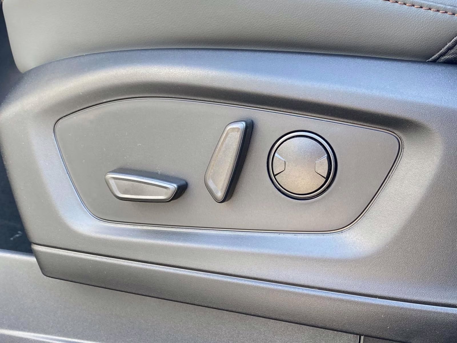 2026 Gray Metallic Ford Explorer Active 4X4 SUV