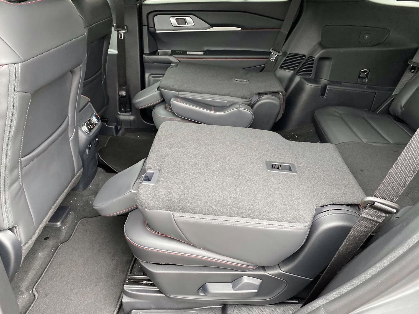 2026 Carbonized Gray Metallic Ford Explorer ST-Line 4X4 SUV