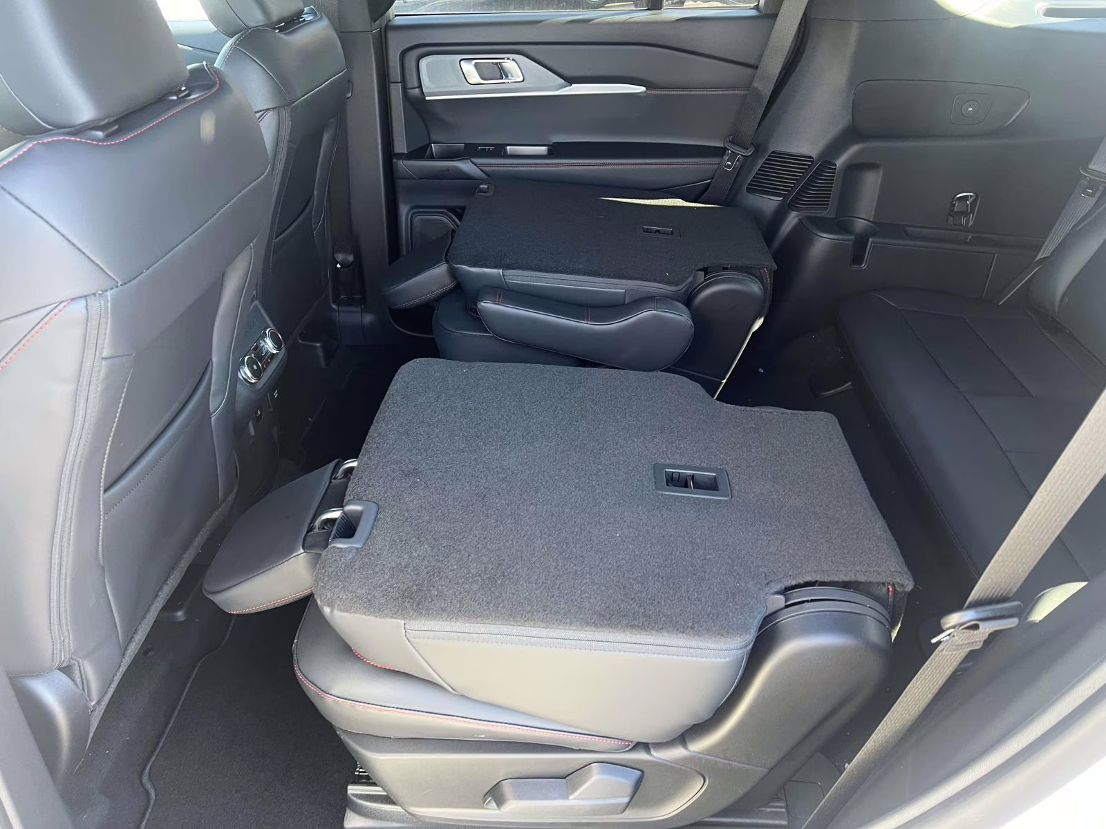 2026 White Metallic Ford Explorer ST 4X4 SUV