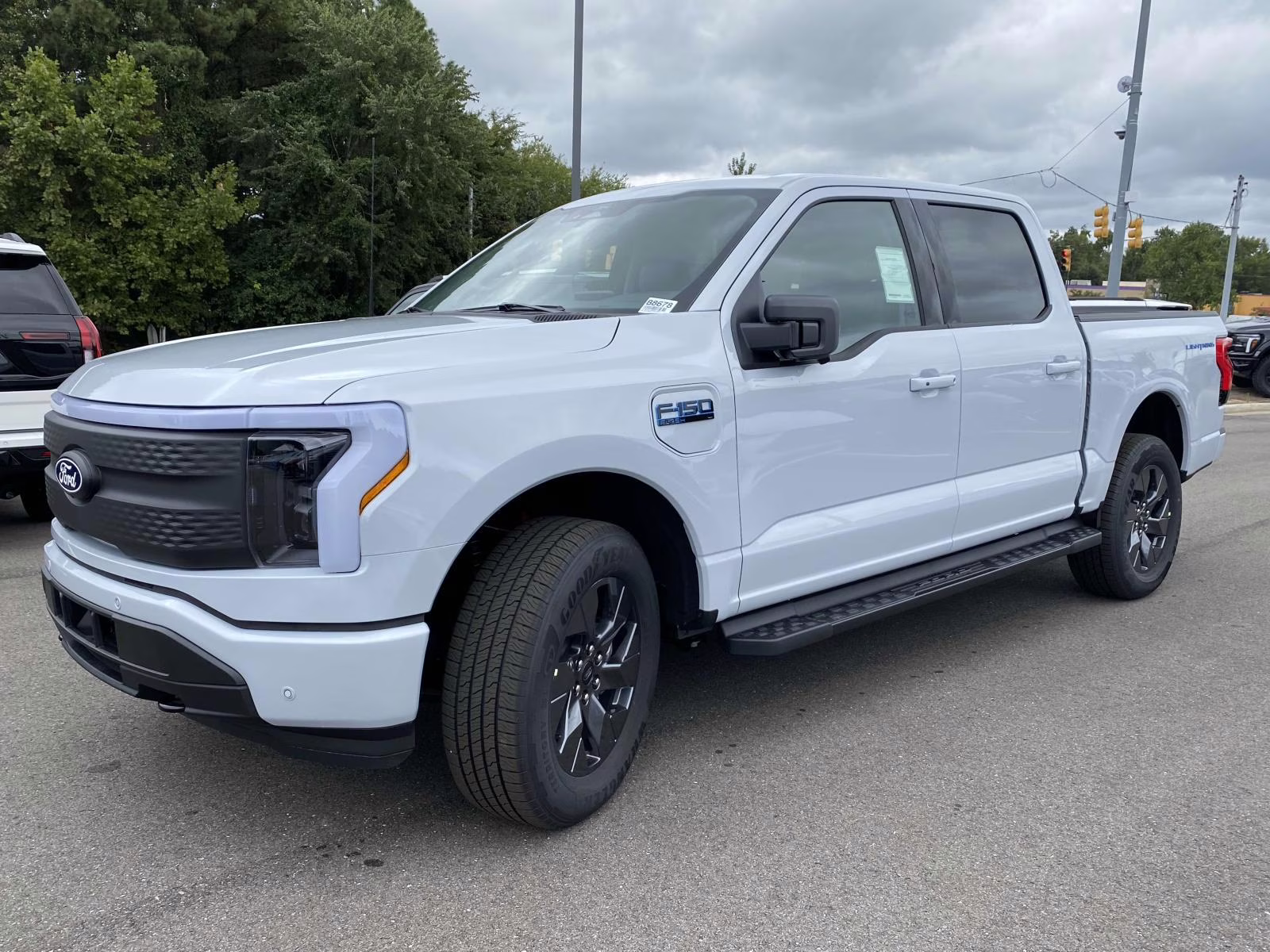 2025 Space White Metallic Ford F-150 Lightning Flash AWD Truck