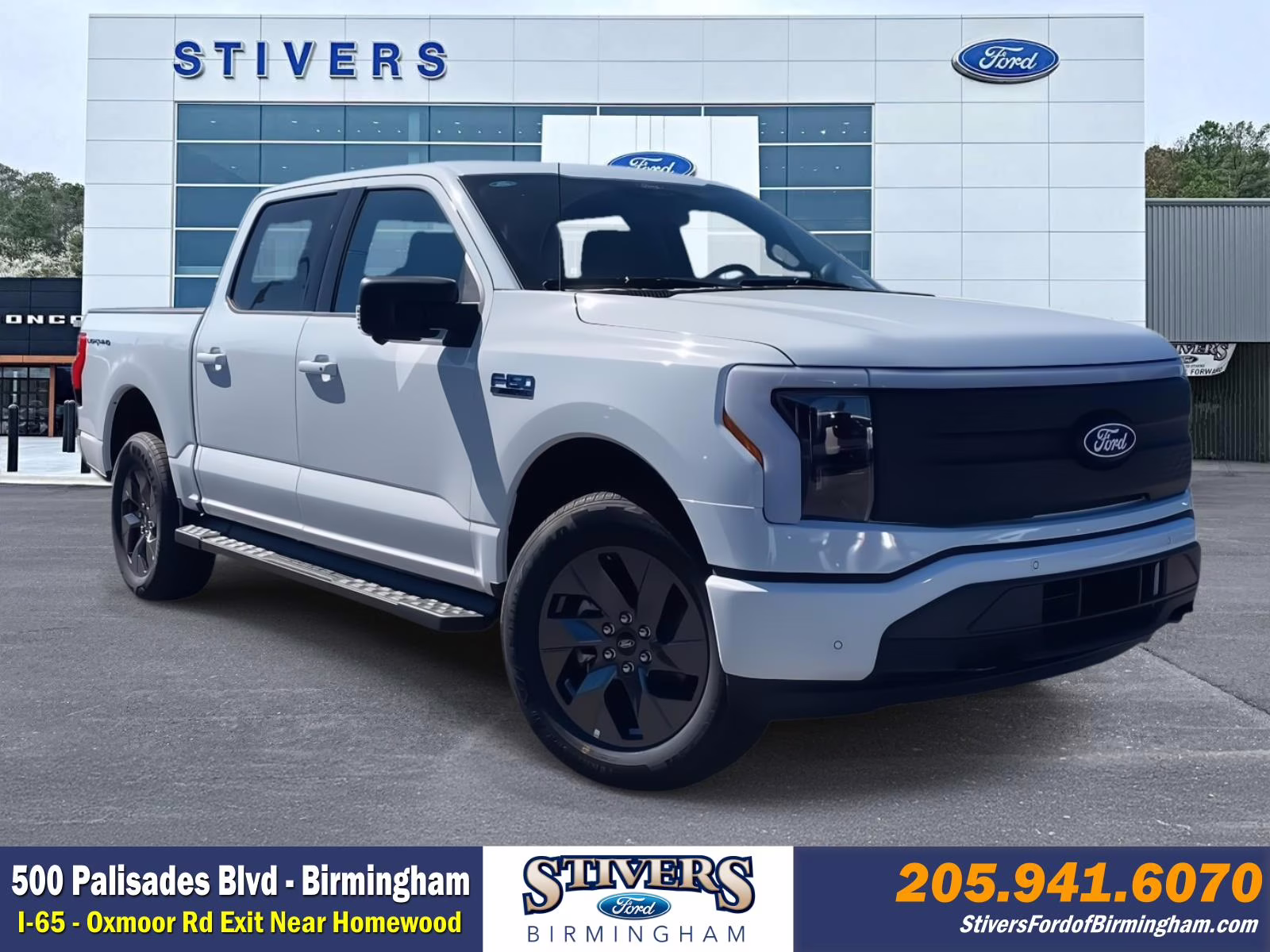 2025 Oxford White Ford F-150 Lightning Flash AWD Truck