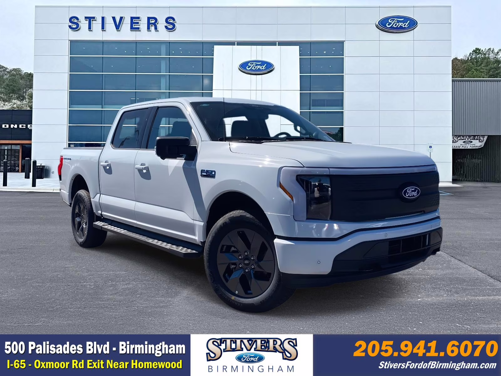 2025 Oxford White Ford F-150 Lightning Flash AWD Truck