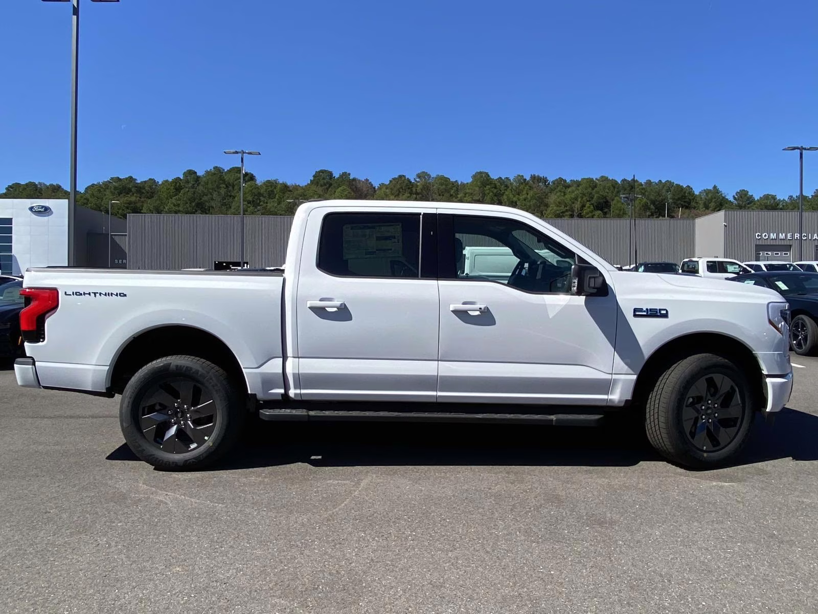 2025 Oxford White Ford F-150 Lightning Flash AWD Truck