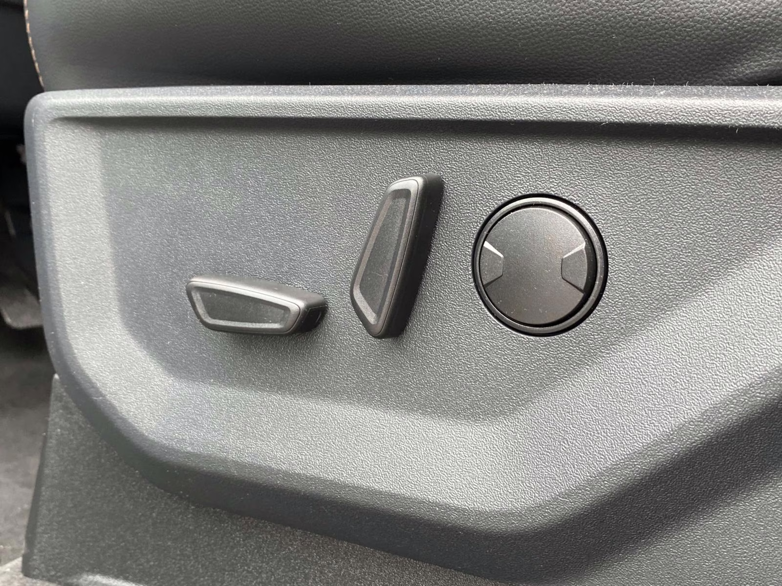 2026 Glacier Gray Metallic Tri-Coat Ford Super Duty F-250 SRW Lariat 4X4 Truck