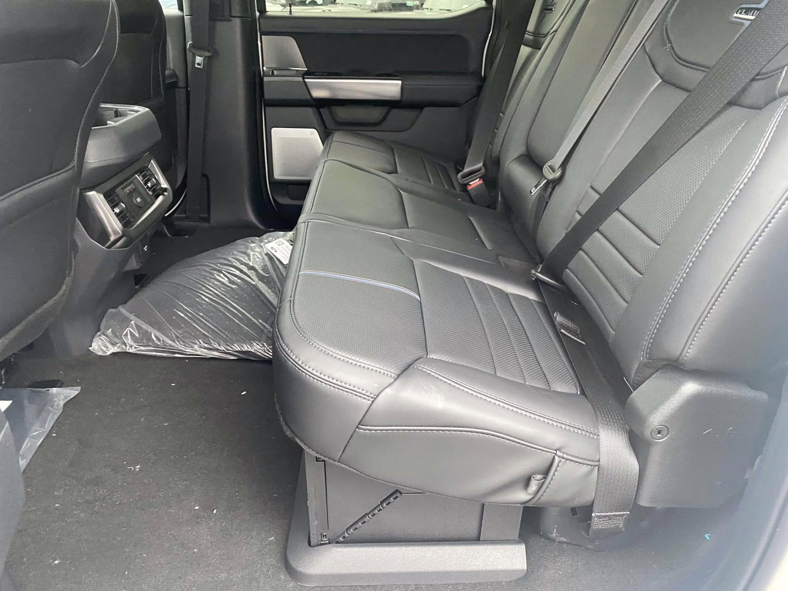 2026 Star White Metallic Tri-Coat Ford Super Duty F-250 SRW Platinum 4X4 Truck