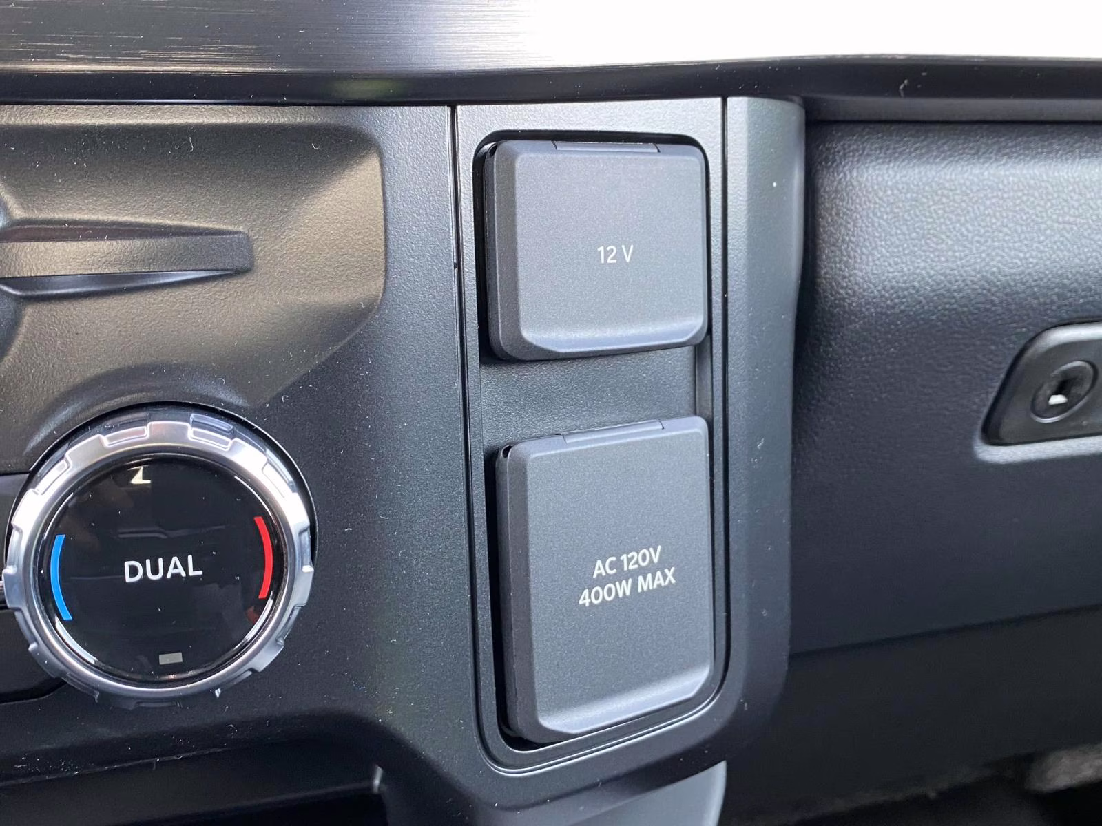 2026 Oxford White Ford Super Duty F-250 SRW Lariat 4X4 Truck