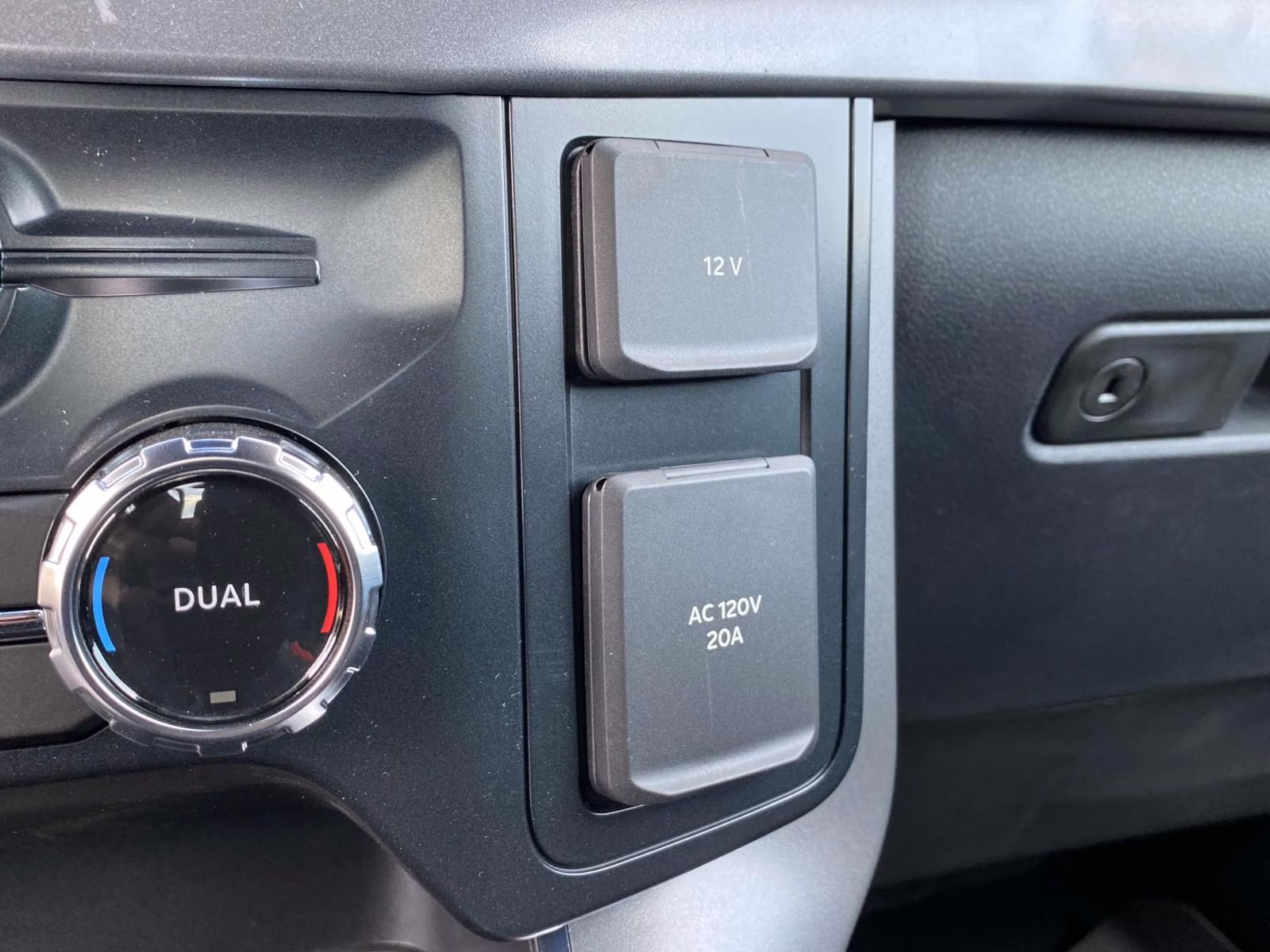 2025 Agate Black Metallic Ford F-150 XLT 4X4 Truck