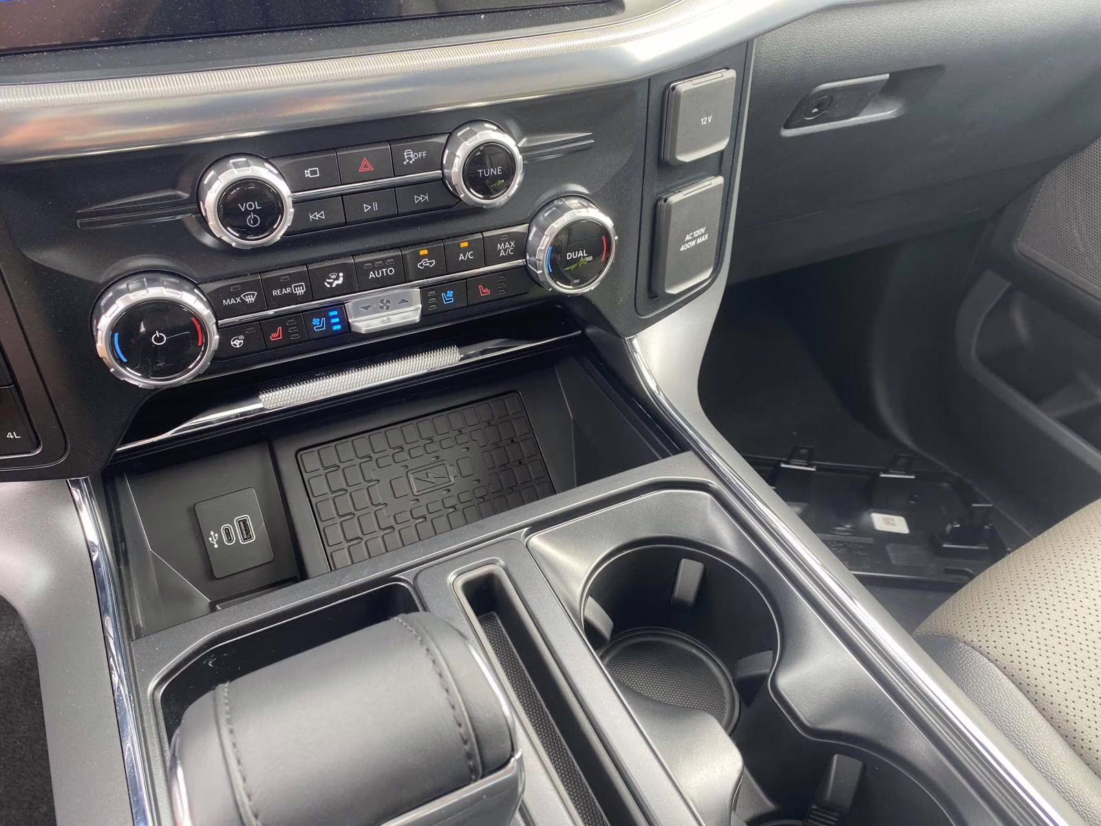 2025 White Metallic Ford F-150 Lariat 4X4 Truck